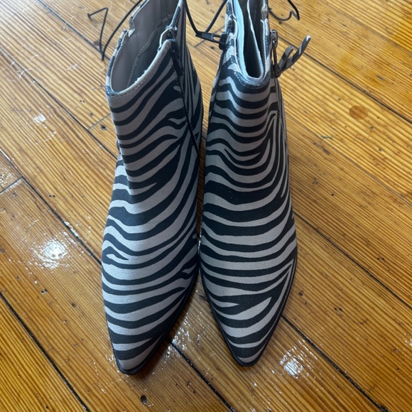 Pointed Toe Chelsea Boots in Zebra Print - Picture 3 of 3